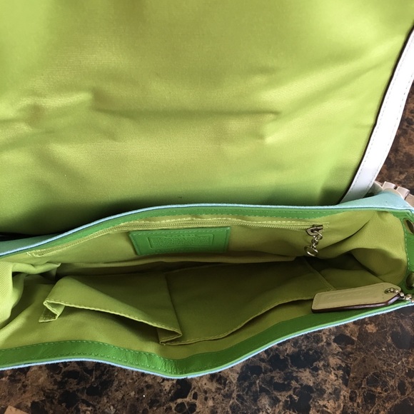 Coach bag 🌸💕 - Picture 3 of 6